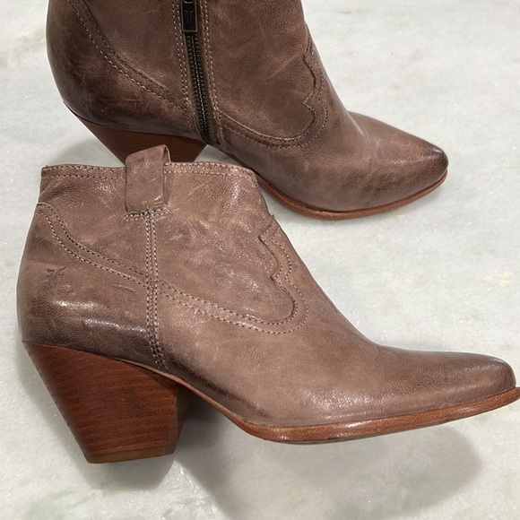 Frye Dusty Rose Reina Ankle Cowboy Style Boot - Picture 3 of 8